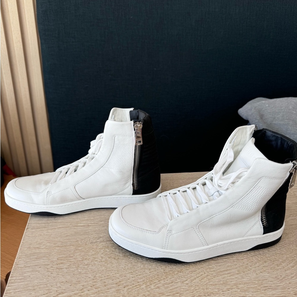 Gucci shoes , like new . No box no bag